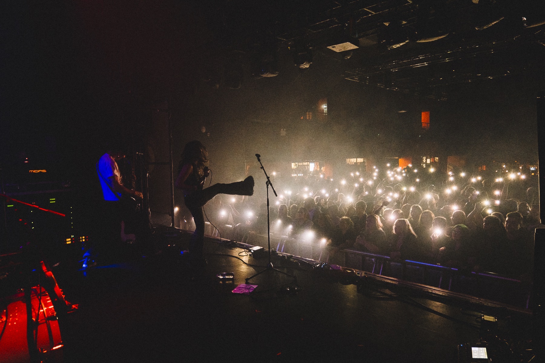 Tally Spear live — crowd with phone lights